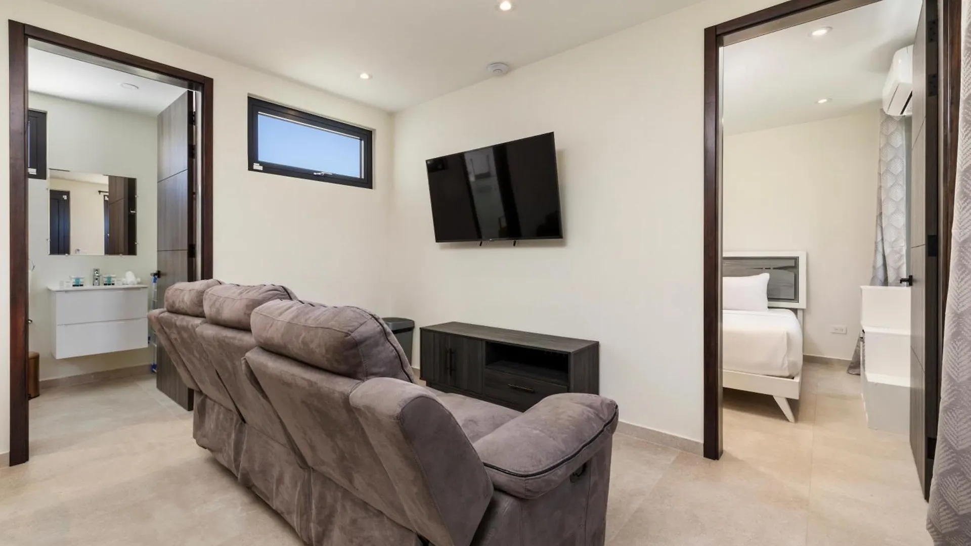 5 Minutes Walk To Beach Palmbeach 623 By Bocobay Palm Beach